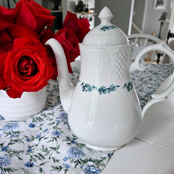 Tea/Coffee Pot - Picture 1 of 4